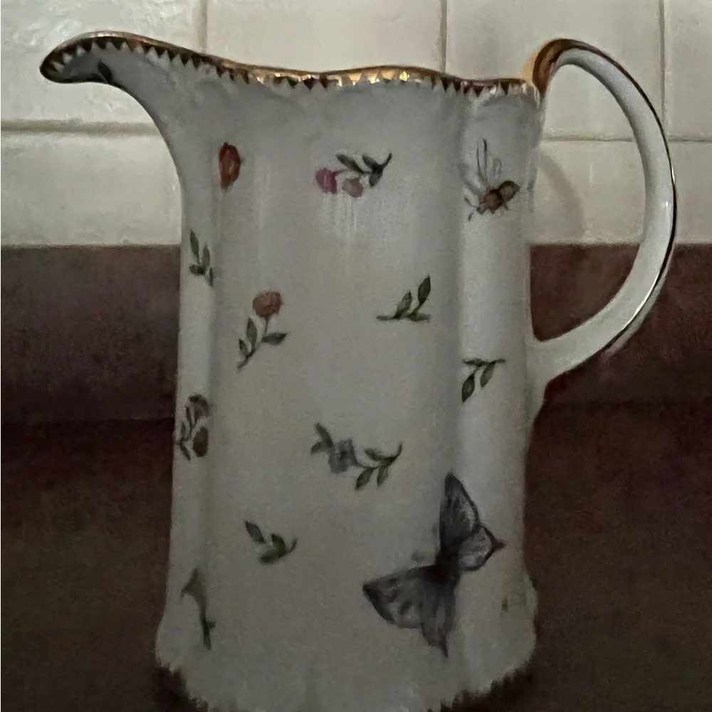 Goldinger Pitcher - Picture 3 of 5